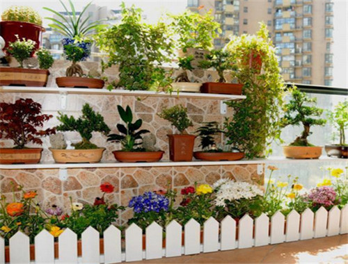 時尚小陽臺裝飾簡單打造宜人小花園
